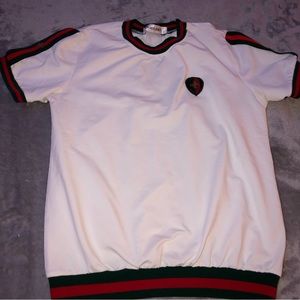 Unisex T-shirt / short sleeve tee with a 3D bee on the left top